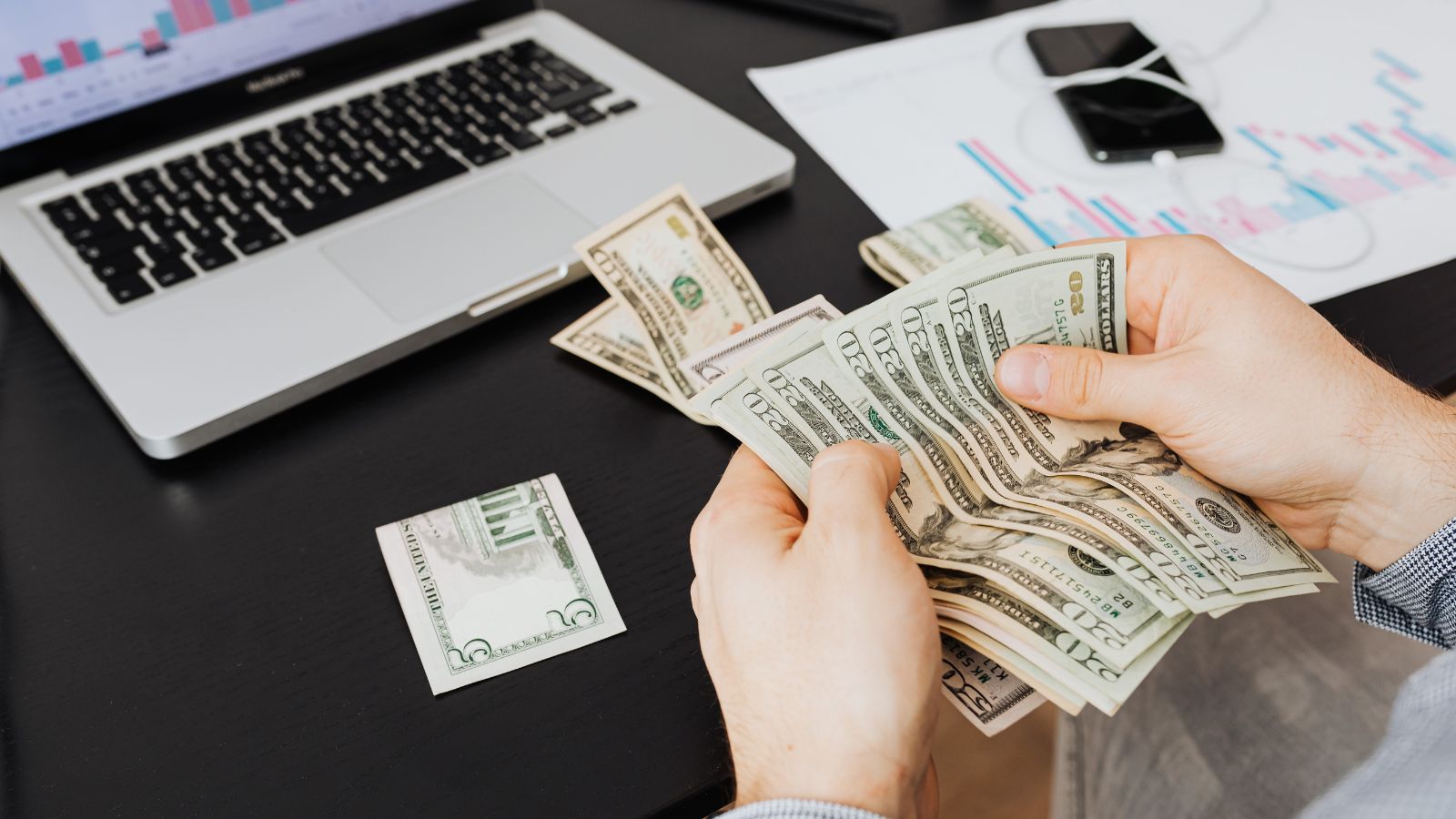 Maximize Earnings: Leverage Social Media in Blogging for Money
